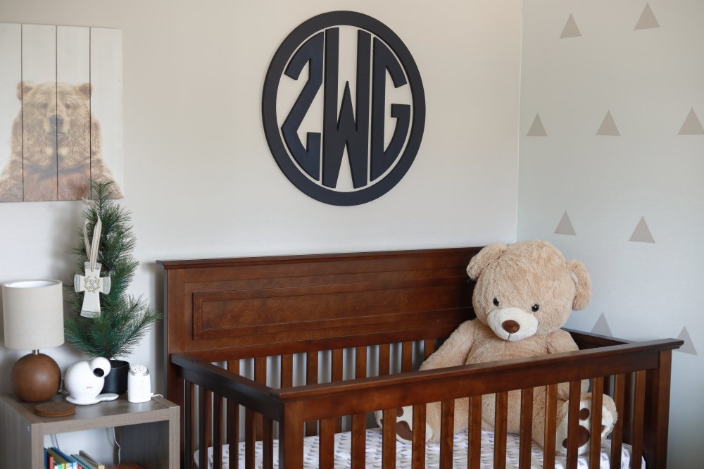 Nursery crib and accents
